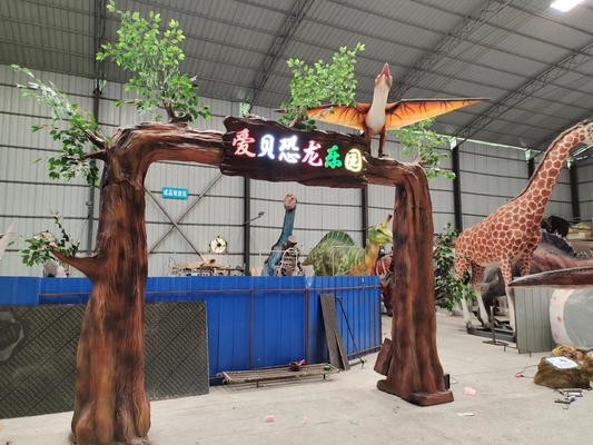 Подгонянный большинств реалистическому динозавру для ворот входной двери парка